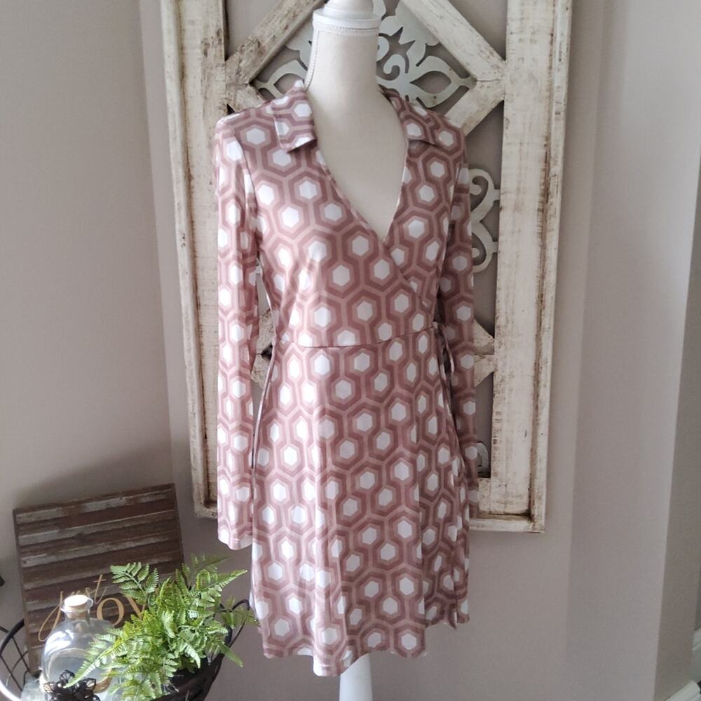 No Comment Junior's Long Sleeve Faux Wrap V-Neck Surplice Dress in Beige Print